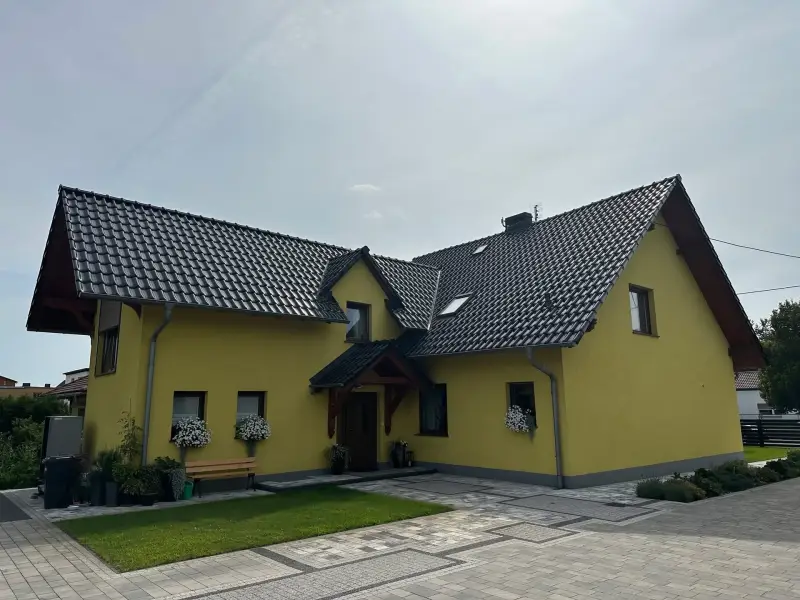 Realizacja PROHURT: dom jednorodzinny z grafitowym dachem ceramicznym